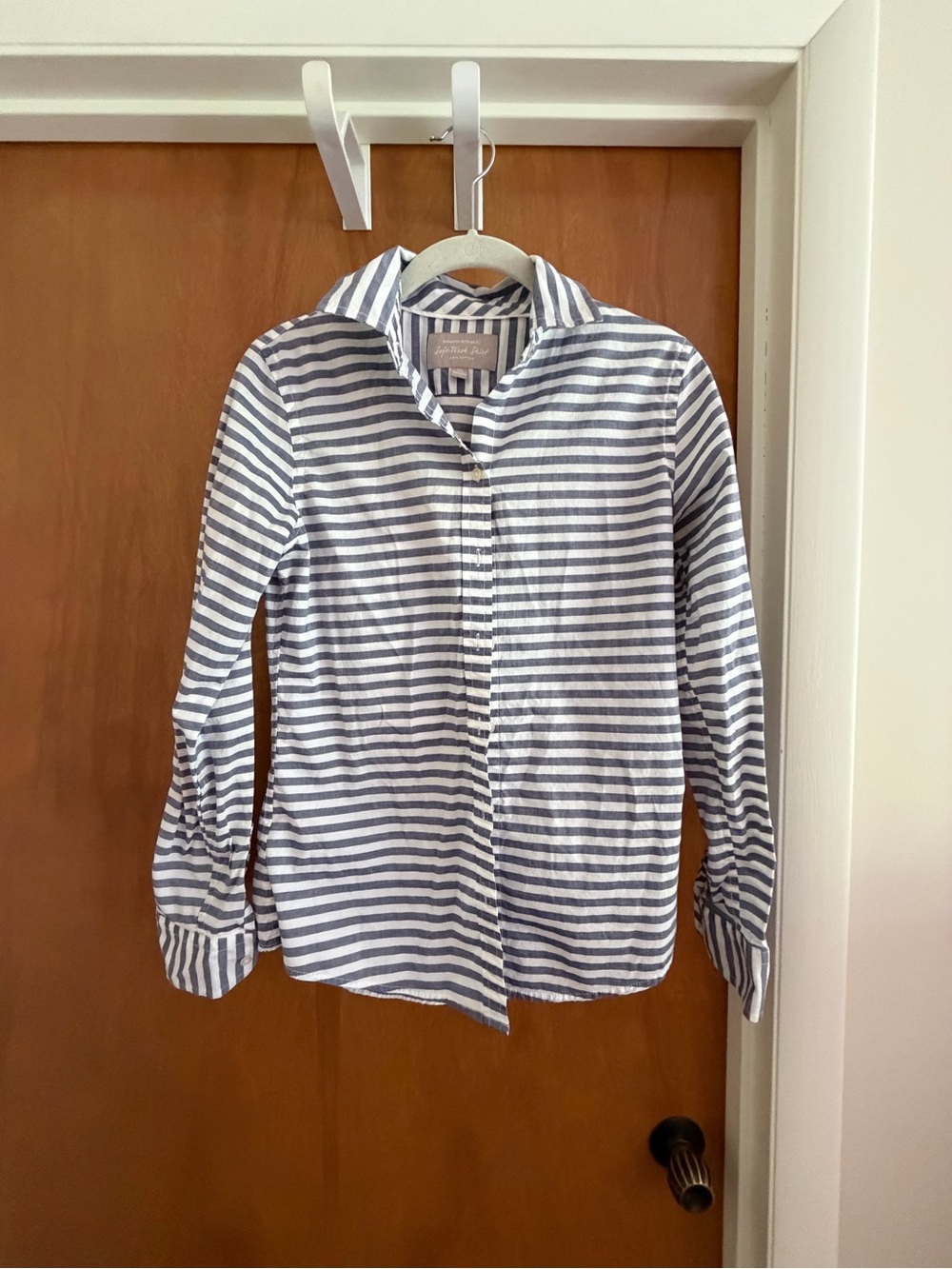 Women’s Button Down Shirt XS